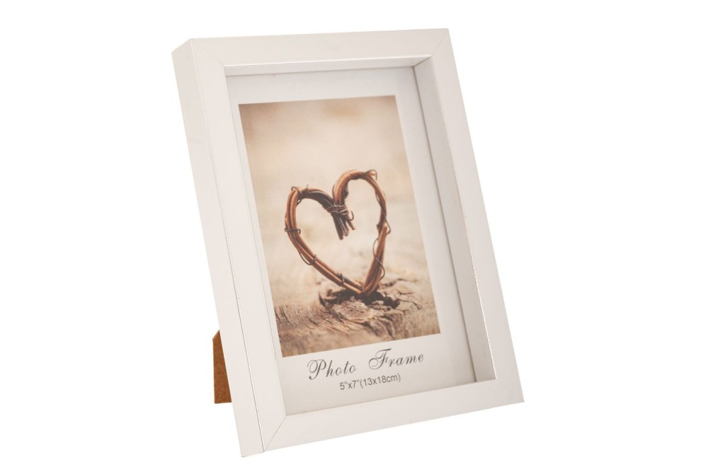 ΛΕΥΚΗ ΠΛΑΣΤΙΚΗ ΚΟΡΝΙΖΑ ΜΕ ΑΣΗΜΙ ΛΕΠΤΟΜΕΡΕΙΑ 13Χ18ΕΚ