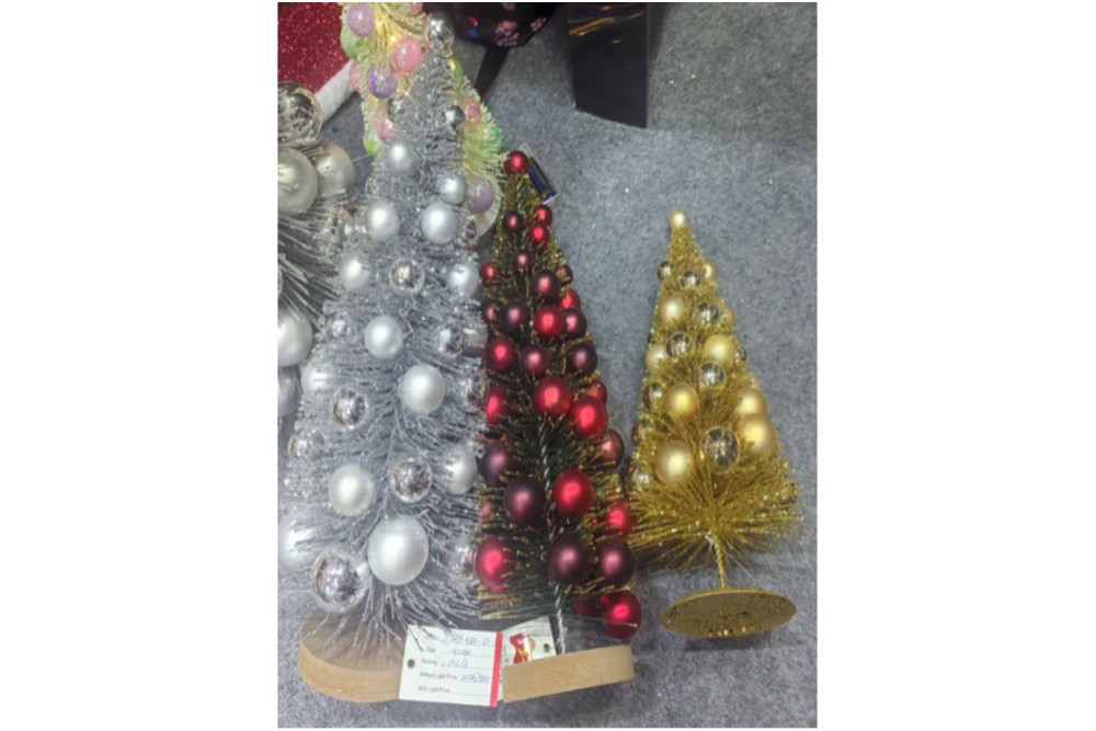 ΧΡΥΣΟ ΔΕΝΔΡΑΚΙ ΜΕ ΧΡΥΣΕΣ ΜΠΑΛΕΣ ΣΕ GLITTER ΧΡΥΣΗ ΒΑΣΗ 30ΕΚ