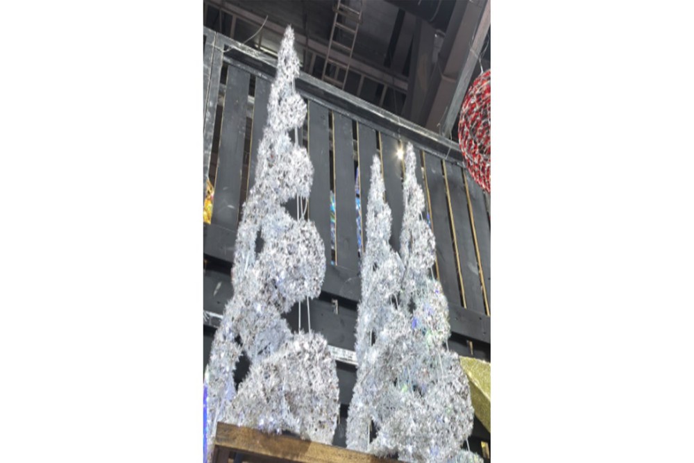 ΧΝΟΥΔΩΤΟ ΣΑΜΠΑΝΙ ΦΩΤΙΖΟΜΕΝΟ ΔΕΝΤΡΟ ΜΕ 120 LED ΣΕ ΜΕΤΑΛΛΙΚΗ ΒΑΣΗ 30Χ30Χ120ΕΚ