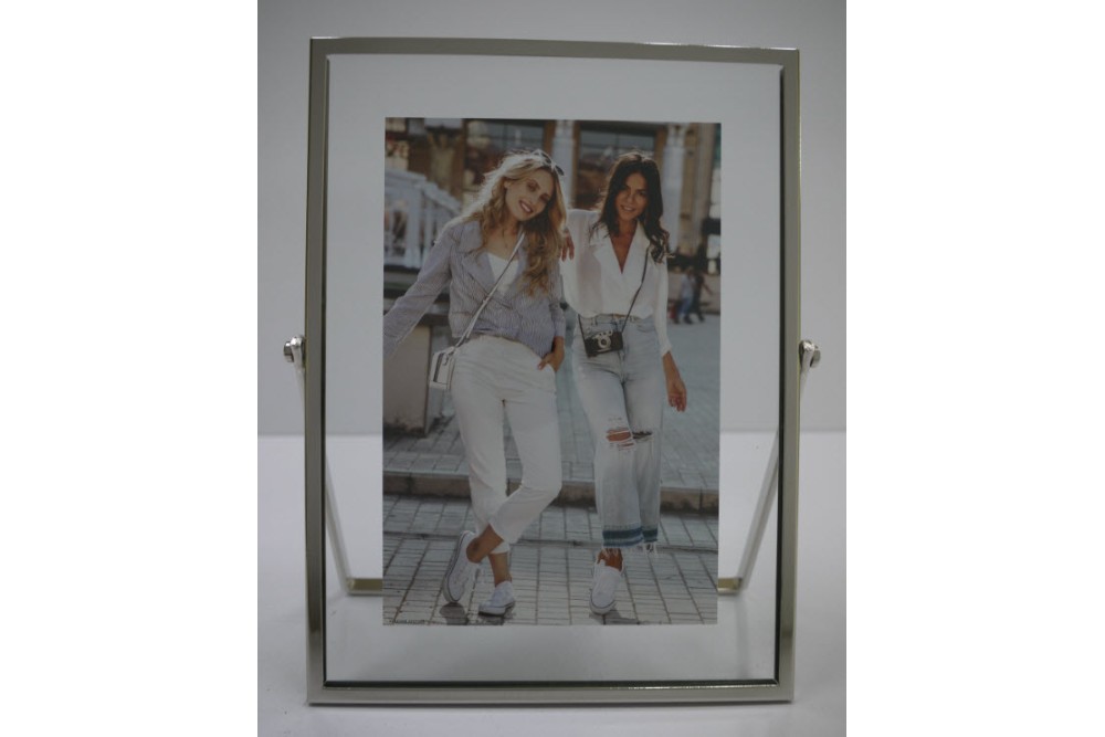 Κορνίζα Γυάλινη Με Ασημί Μεταλλικό Πλαίσιο 13x18cm