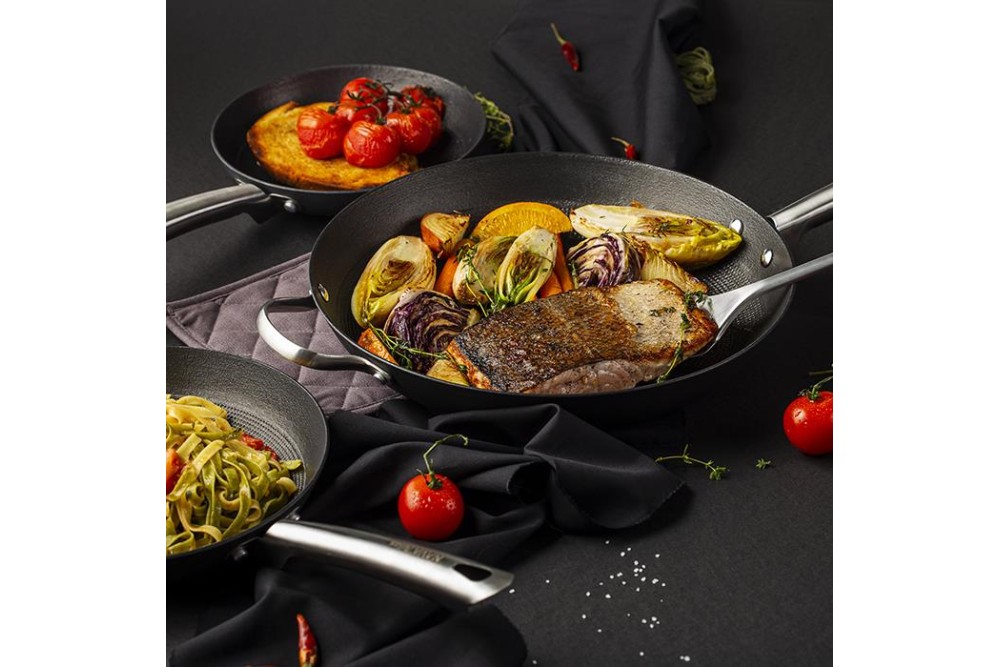 Τηγάνι μαντεμένιο αντικολλητικό "Atlas" με ανοξείδωτη λαβή 24cm Τηγάνι μαντεμένιο αντικολλητικό "Atlas" με ανοξείδωτη λαβή 24cm