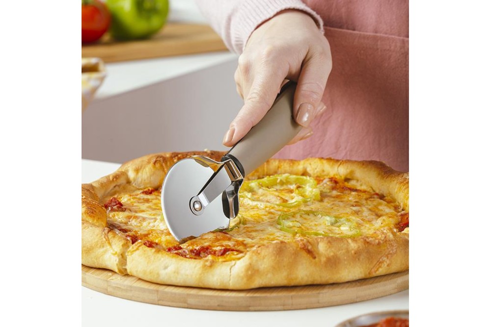 Εργαλείο κοπής πίτσας "Misty" με ανοξείδωτη ροδέλα 21cm Εργαλείο κοπής πίτσας "Misty" με ανοξείδωτη ροδέλα 21cm